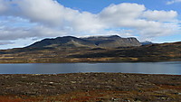 Store Jukleeggi med Høgeloft til høyre sett fra veien 21.09.11