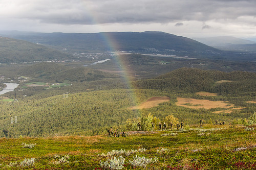 Regnbue fikk vi også se. Bardufoss Lufthavn i bakgrunnen.