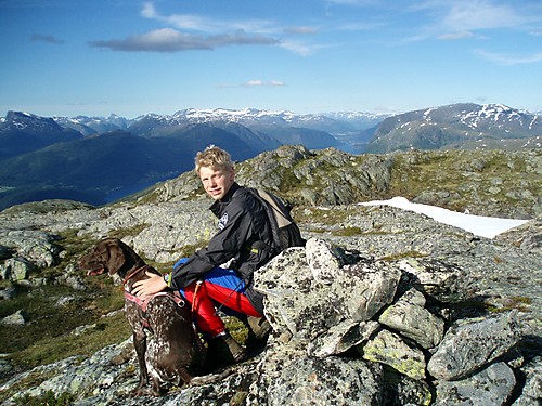 Høyeste pkt på Svartegga. Grodås og Europas dypeste innsjø (Hornindalsvatnet) ligger i bakgrunnen.