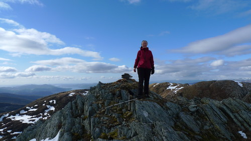 Astrid på toppen av Litlagullfjellet. Gratulerer med komplett list!