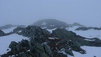 Den grå haugen i bakgrunnen er Gullfjellet 914 moh sett fra Varde nr. 51