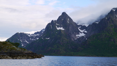 Fra Raftsundet mot Trakta og Korsnestinden