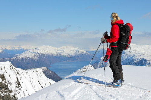 Frå Kårnyken, vi ser inngjennom Nordfjorden. Lote ca midt i bildet