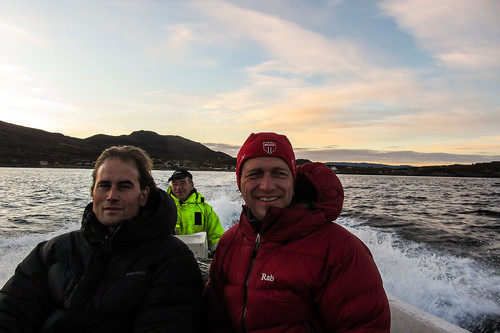 Osvald kjører oss over til Seiland fra Storekorsnes.