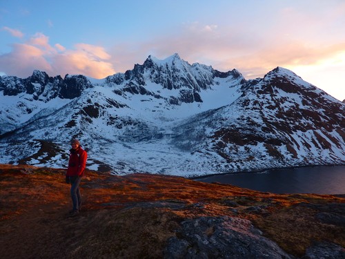 On the top of Knuten with Fjølhaugen in the background