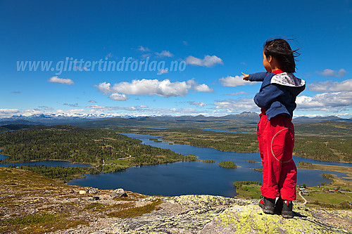 Pappa sa jeg skulle peke mot Jotunheimen, så da så.....