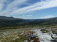 På veg oppover mot Storsvulten. Fotoet er teke på omlag 1100 m.o.h. Vi ser sørover Atndalen.