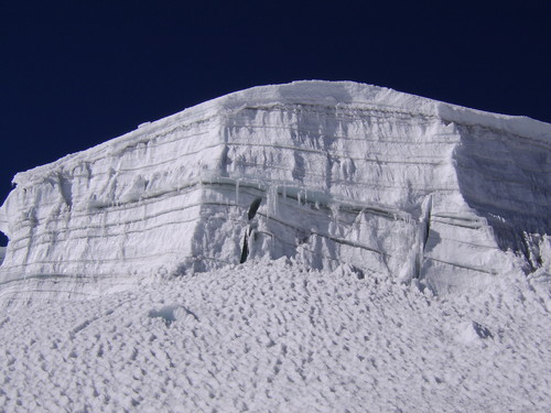 Seracs en-route to the top of Ishinca