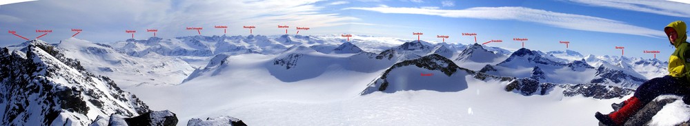 Panorama øst/sør/vestover fra St. Memurutinden vesttoppen (2365).