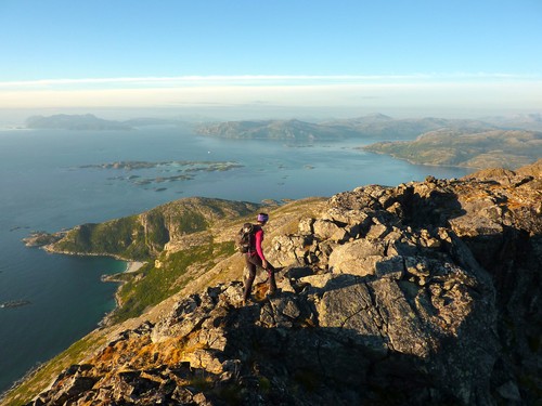 Renate approaches the start of the descent from Vengsøytinden