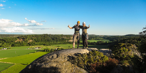 Tommel opp etter å ha toppet ut på Häller-veggen. Takk for en utrolig bra klättersamling! :)