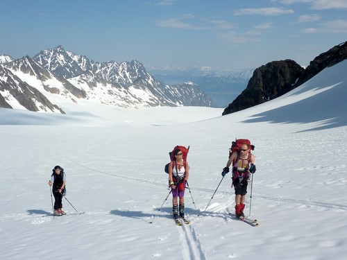 Kamila, Ann Kristin og Harald på øvre delen av breen