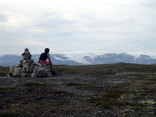 Halvor skuer mot Hardangerjøkulen fra Dyranutane. Et eventyr nærmer seg slutten...