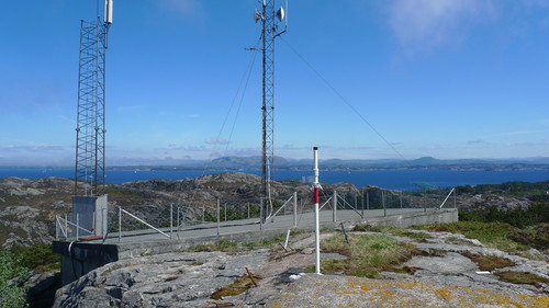 Blomøyknuten. Melandsfjellene i bakgrunnen