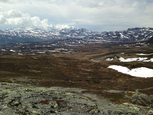 Utsikt vestover fra Grønekinnkampen mot Mugnetinden (1737 moh).