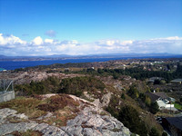 Bygene passerer raskt her ute, men stanser rundt fjellene ved Bergen. Mot sørøst.