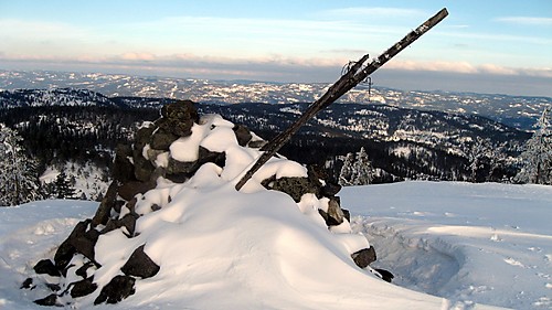 Toppvarden med Finnemarka i bakgrunnen.