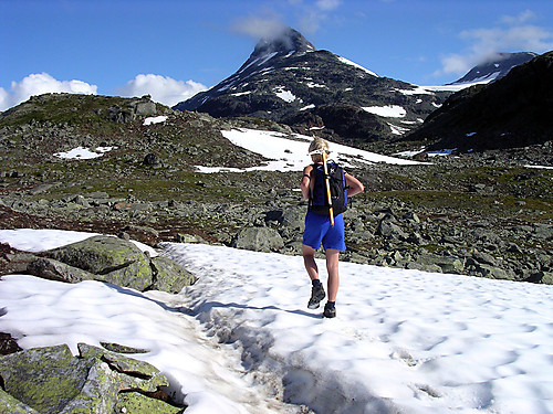 Vandrer mot Uranostinden fra Koldedalen.