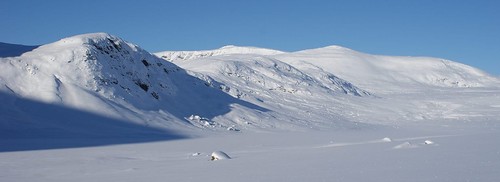 Ved Rjupetjernet med målet i sikte. Rasletind skimtes helt i bakgrunnen.