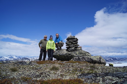 Pappa, Mamma og meg på toppen av Målegge 1454 moh :)