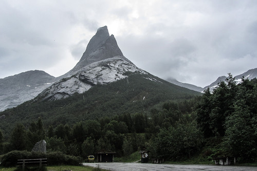 Fjellet sett fra Storelva i noe dårligere vær...