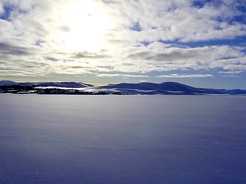 Ettermiddagssol over Gravfjellet (1173) og Kjølafjellet (1225).