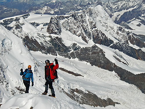 Sondre og Peter, lykkelige etter en vellykket Dufourspitze-bestigning!