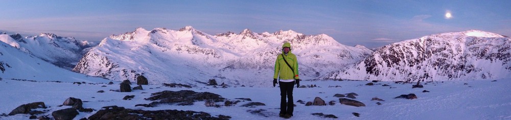 Afternoon glow on the Kattfjord peaks