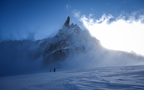 Dent du Géant dukker fram fra tåkehavet.