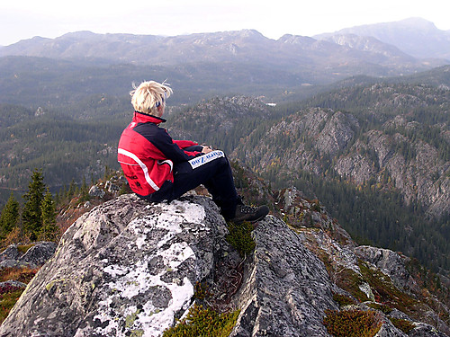 Jeg skuer mot Gryvla og Brattefjell fra Kvassfjell.