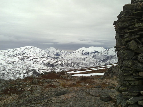 Mot fjellene rundt Skaret, bl. a. Maifjellet, Urfjellet og Bjørnen 