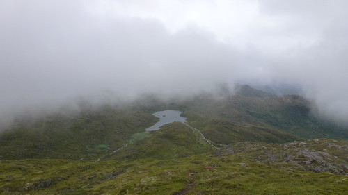 Fossevatnet sett frå ein stad mellom Blåsvednyken og Tortenholvarden.