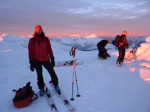 Margarethe på toppen av Botnfjellet. Hadde mye selskap med de andre som gikk på skitur i dag.