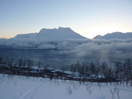 Bentsjordtinden on the other side of Straumsfjorden