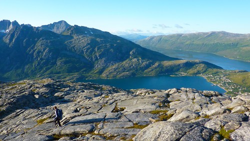 Utsikt mot Buren og Store Blåmann, nord for Hatten og Ersfjordbotn