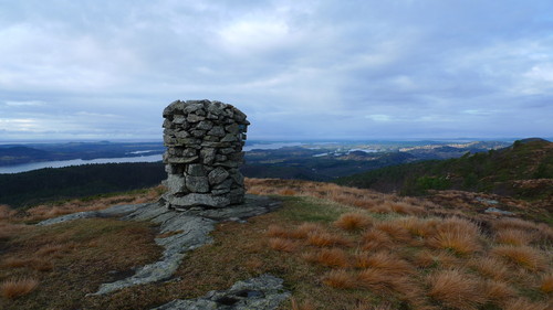 Utsikt nordvestover mot Mongstad fra Selifjellet