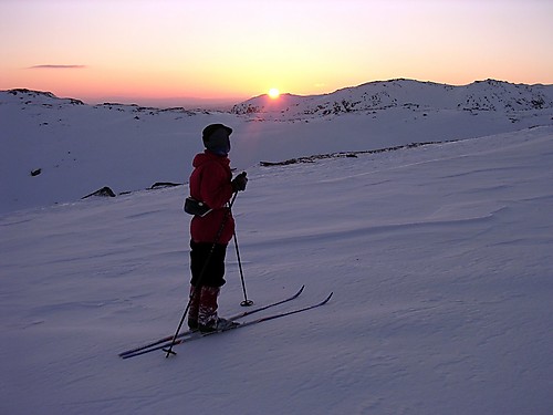 Sola går ned i vest.