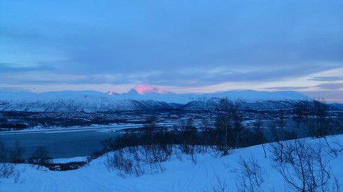 Tromsøya og Tromsdalstinden på vei opp for Stor-Kjølen