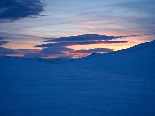 Sola takker for seg på Utvikfjellet.