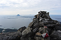 Fra Tomskjevelen mot Lovund og Træna.