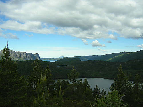 Utsikt fra Rossvikheia mot Gygrekjeften og Lifjellet. Alden (Norskehesten helt i bakgrunnen.