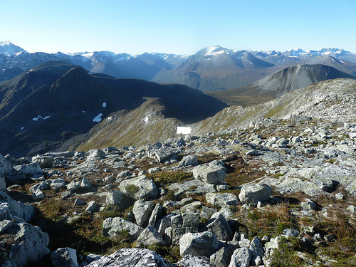 Utsikt fra Setnesfjellet mot Ølmannstind og Svartebottstind