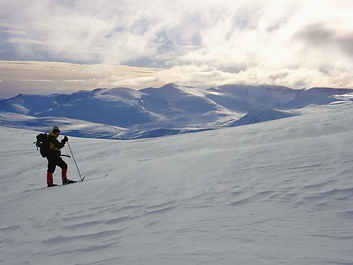 Nautgardstindane er et flott skue mens en jobber seg opp bakkene til V. Kvitingskjølen.