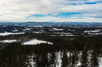 Utsikt vestover mot Lifjell fra en bålplass på vei mot Fjellstulfjellet.