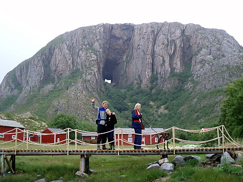 Torghatten sett fra Ytrehatten i sørvest.