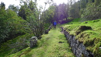 Flott veianlegg og steinmurer i Liabakken