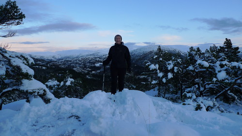 Astrid ved trig-bolten på Eikelifjellet