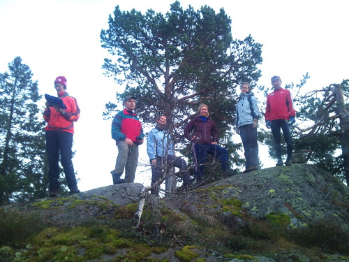 Tante Hanne, onkel Knut, Hilde, Mari, Guro og far på toppen av Trettekollen