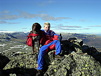 To gode venner på toppen av Skogshorn! Jotunheimen i kulissene bak.