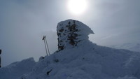 Solen begynner å bryte gjennom tåken på Trollstein-Rundhøe